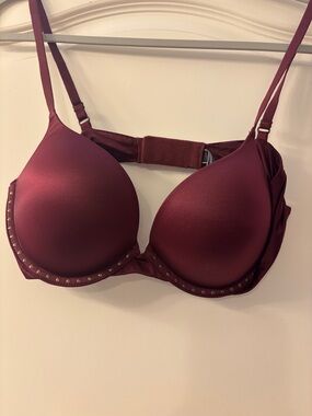 Victoria's Secret Smooth Plunge Bra in Wine